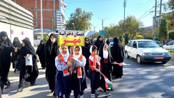 راهپیمایی ۱۳ آبان در قائمشهر