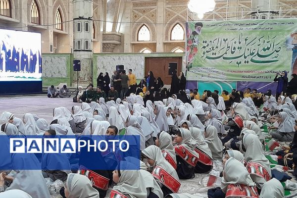 اجتماع دختران ناحیه 2 شهرری به مناسبت روز دختر در مرقد مطهر امام خمینی (ره) 