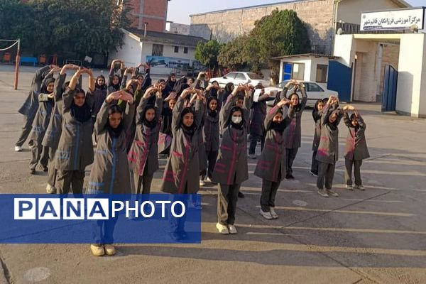 گرامیداشت هفته پدافند غیرعامل در دبیرستان فرزانگان قائمشهر