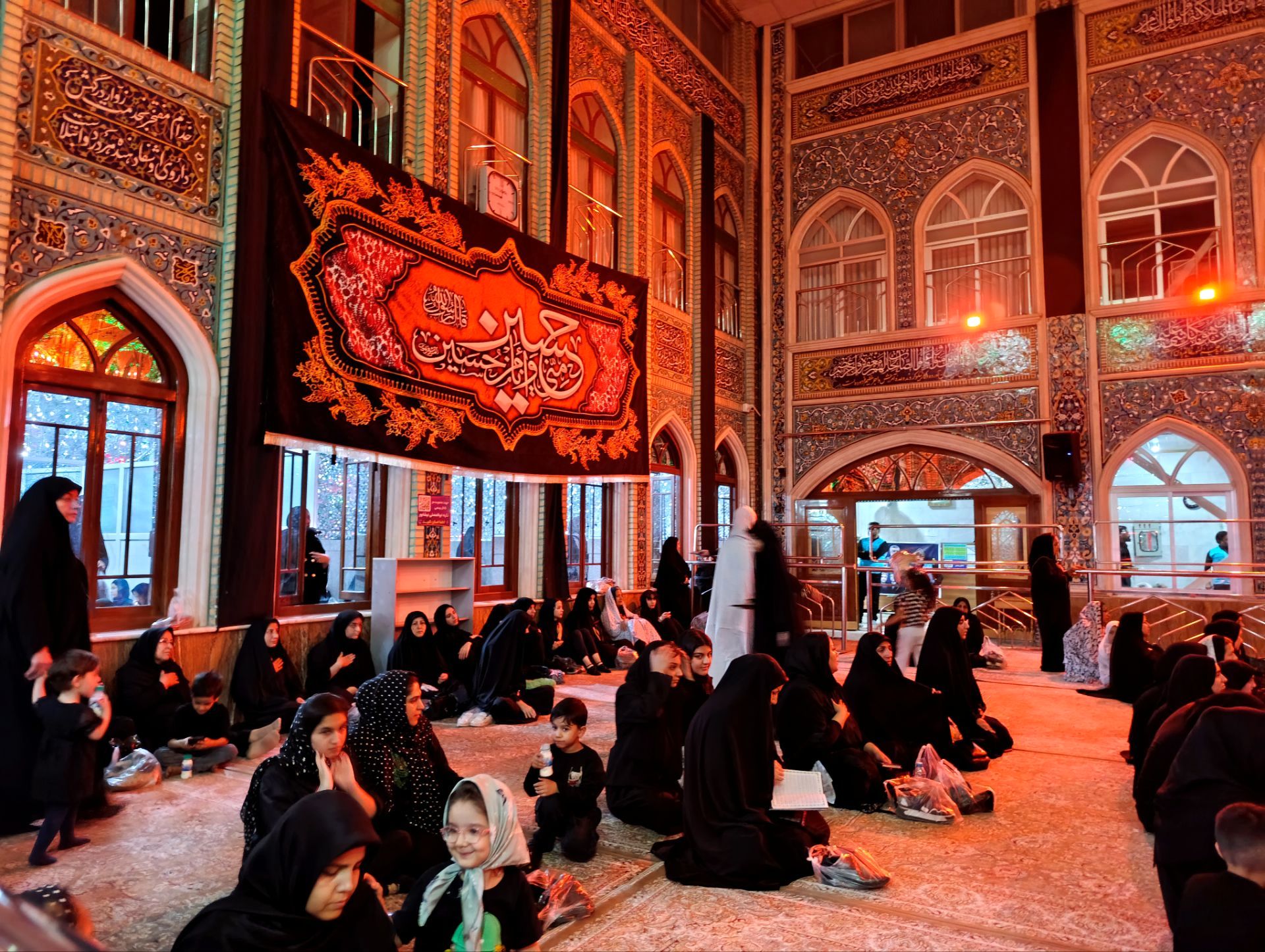 برگزاری مراسم عزاداری شب عاشورا در تکیه ابوالفضلی نیشابور 