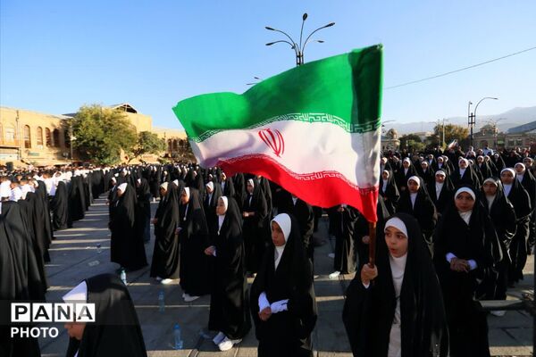 رونمایی از سرود بزرگ همدان و رژه خودرویی نیروهای مسلح