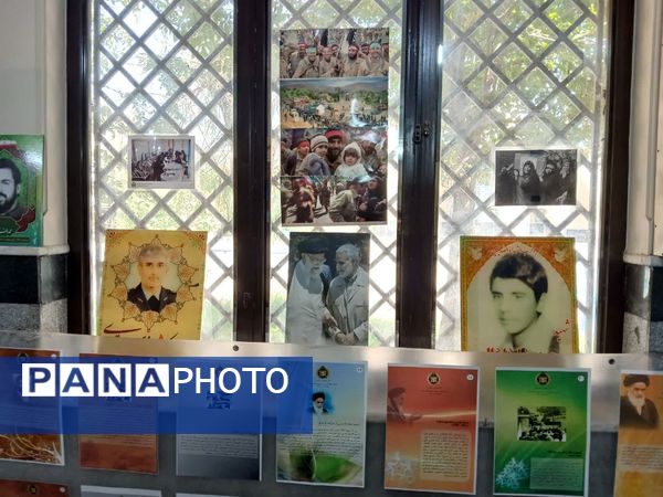 بازدید دانش‌آموزان از نمایشگاه دفاع مقدس واقع در مقبره شهدای گمنام شهرستان ورامین