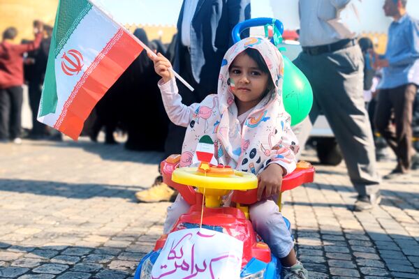 روز دانش‌آموز، روز خروشِ آگاهی و شادابی
