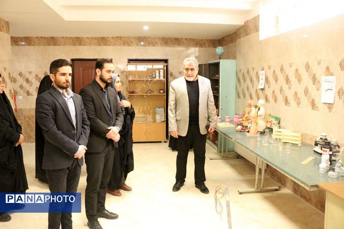 افتتاح کارگاه آزمایشگاه شیمی در دبیرستان سردار سلیمانی فیروزکوه با نگاه به ارتقای کیفیت آموزشی
