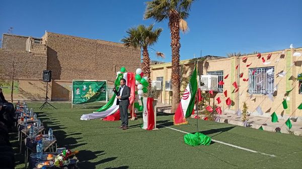 آئین نواختن زنگ انقلاب در دبیرستان حجاب بافق