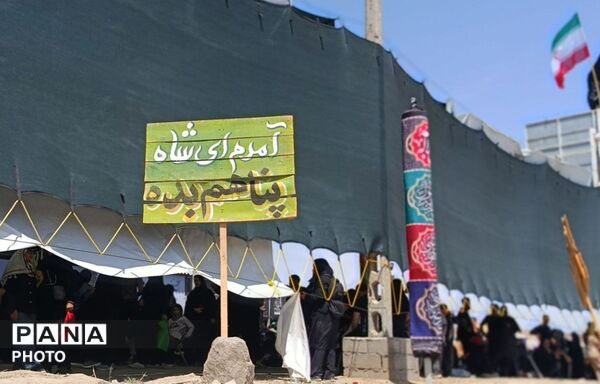 کاروان های پیاده زائران در مسیر حرم ثامن الحجج