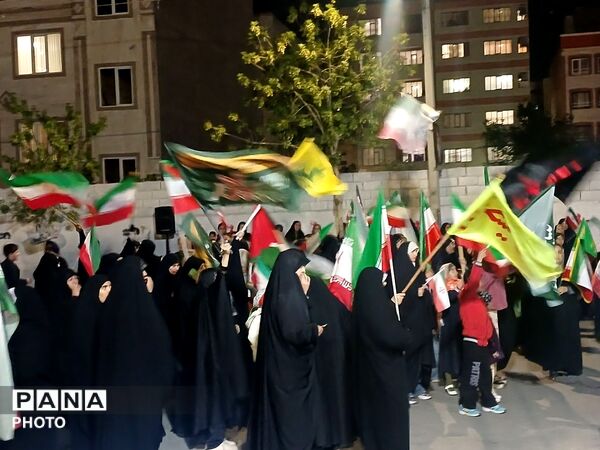 انزجار مردم آبرسانی فردیس از دشمن متخاصم در راهپیمایی‌های هرشب