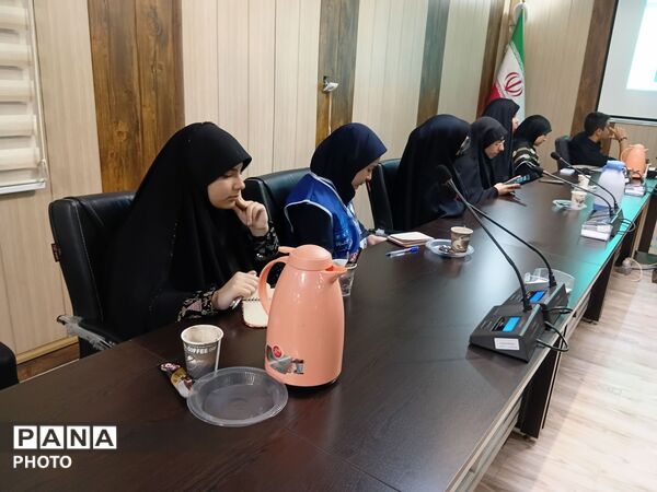 جلسه توجیهی و آموزشی دانش‌آموزان خبرنگار پانا اعزامی  استان البرز به مراسم وداع و تشییع قائد امت 