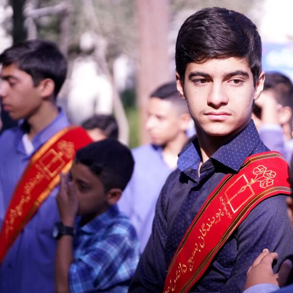 تشییع پیکر شهید تازه تفحص شده در دبیرستان پسرانه شیخ صدوق و اداره آموزش و پرورش ناحیه یک اصفهان 