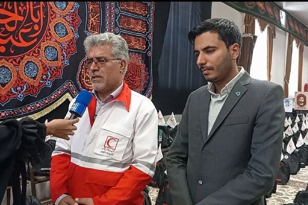 اهدای ۱۷۰۰ بسته لوازم‌التحریر به دانش‌آموزان کم برخوردار استان