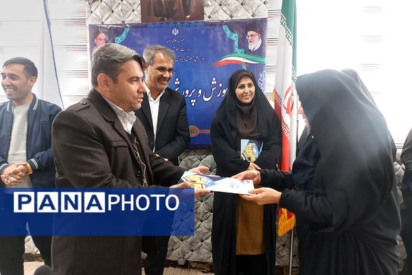 تقدیر از بانوان اداره آموزش و پرورش کهریزک 
