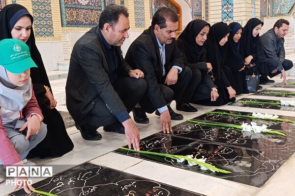 ادای احترام به شهدا و تجلیل از مربیان بهداشت در خراسان شمالی