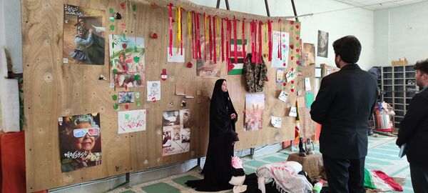 افتتاح نمایشگاه مدرسه انقلاب دبیرستان بهارآزادی 
