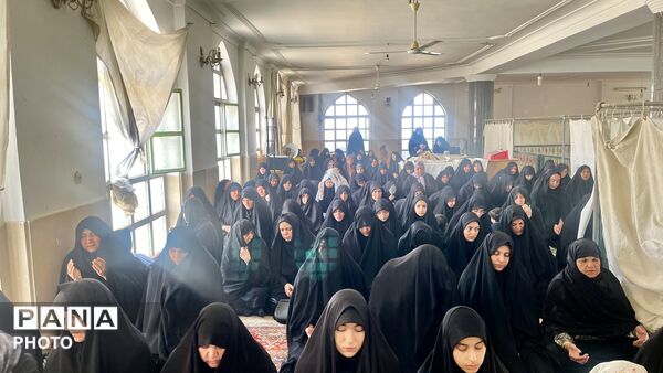 نماز جماعتی که در غم فراق پدر امت خوانده شد