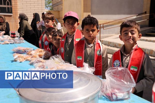 برپایی بازارچه تمام تشکلاتی در دبستان شهید ناصری