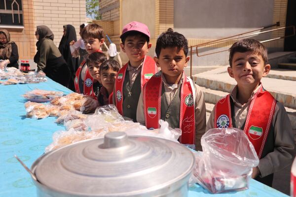برپایی بازارچه تمام تشکلاتی در دبستان شهید ناصری