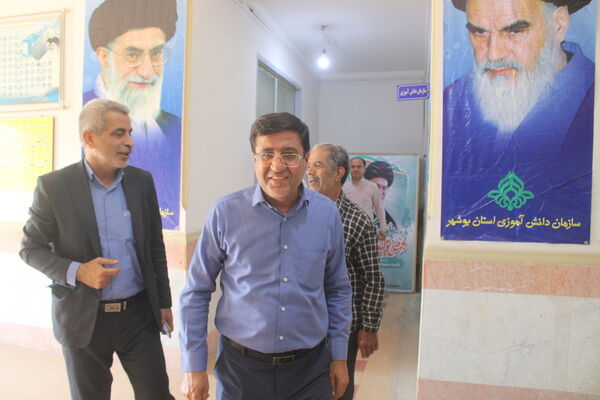 بازدید رئیس اداره خدمات آموزش و پرورش استان بوشهر از سازمان دانش‌آموزی استان
