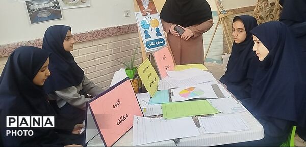 درخشش نوآوری ؛ غرفه‌های جشنواره خوارزمی در دبیرستان شاهد زکیه برپا شد