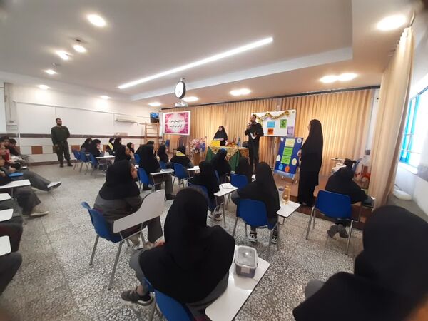 گرامیداشت هفته نیروی انتظامی در دبیرستان فرزانگان قائمشهر