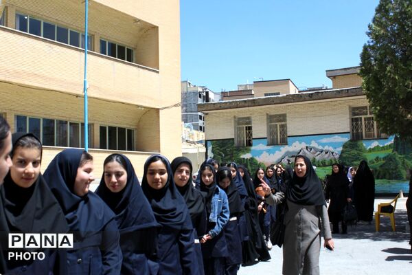 وقتی صدای خبرنگاران پانا به احترام معلمان بلند شد