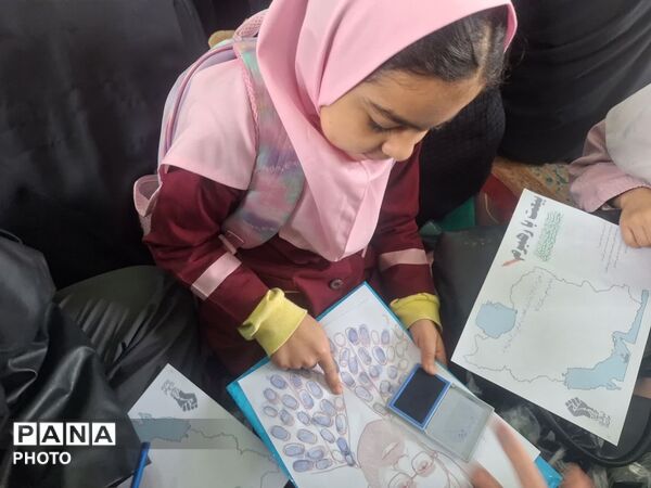 دانش آموزان آزادشهر با رهبر جوان بیعت کردند