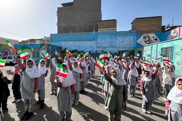 جشن پیروزی انقلاب اسلامی در مدارس منطقه کهریزک 