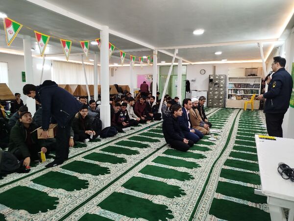 جشن ولادت باسعادت حضرت مهدی (ع) در دبیرستان نمونه آیت‌الله خامنه‌ای
