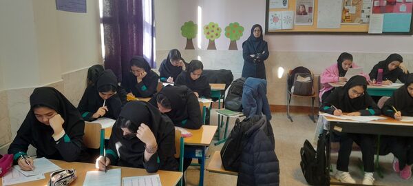 برگزاری آزمون پایش در دبیرستان فرزانگان استعداد درخشان شهرستان ملارد