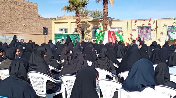 آئین نواختن زنگ انقلاب در دبیرستان حجاب بافق
