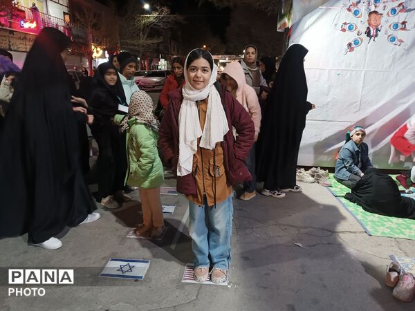 غوغای دانش‌آموزان در استقبال از موکبِ «فرزندانِ سردار سلیمانی»