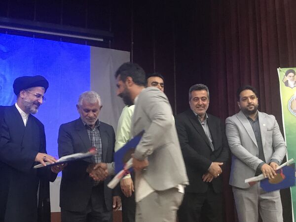 همایش تجلیل از مدیران و کارکنان نمونه شهرستان محمودآباد 