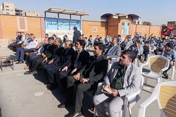مراسم پدافند غیرعامل در دبیرستان بشارت بهارستان‌دو 