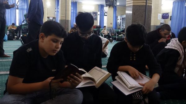 برگزاری مراسم خوانش اعمال ام‌داوود در سومین روز اعتکاف 