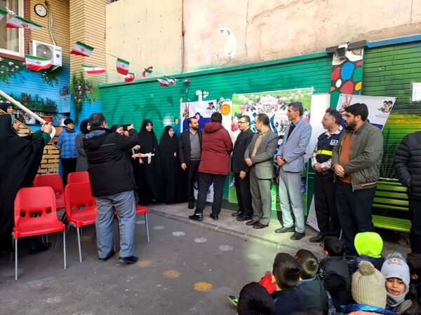 طنین زنگ انقلاب در طلیعه دهه فجر در منطقه ۱۰