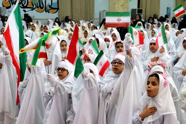 جشن تکلیف2000 نفری دانش‌آموزان زابل