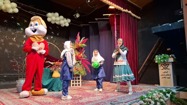 جشن یلدا ۱۴۰۴ در مدرسه ۱۷ شهریور شهرستان بجنورد 