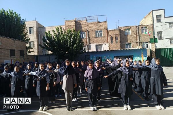 جشن مهر در دبیرستان ایثار و دبیرستان توحید یک شهر قدس