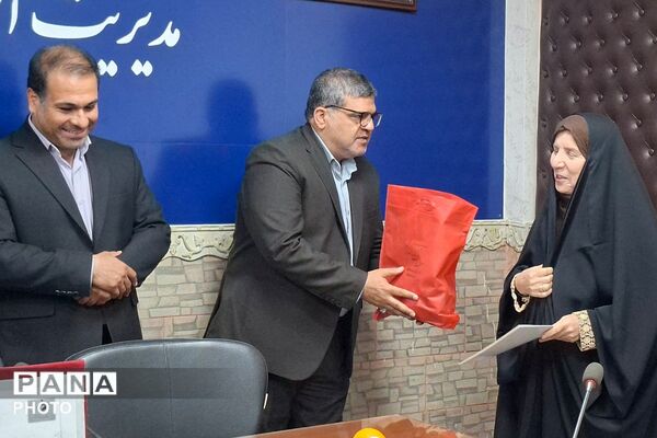 قدردانی از مربیان و مدیران منتخب طرح‌های آموزشی کودکستان‌های شهرستان قرچک