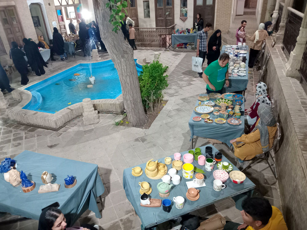 نمایشگاه «داستان دستان»