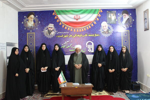 دیدار جمعی از دانش آموزان دبیرستان فاطمه الزهرا (س) با امام جمعه سملقان
