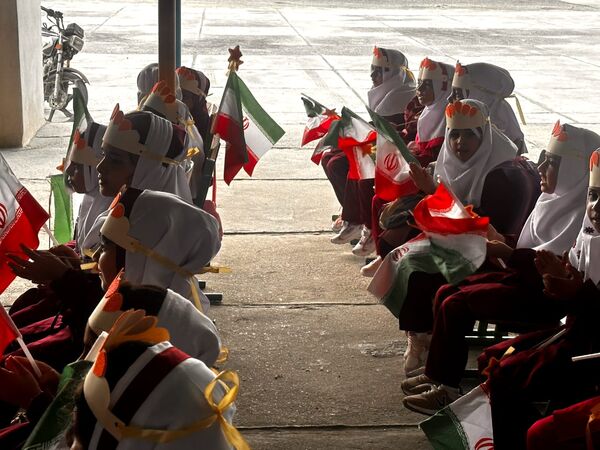 جشن شکوفه‌ها و طنین زنگ مهر در مدرسه فاطمه‌ الزهرا شهرستان جاسک
