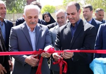 آیین افتتاحیه کلاس درس تربیت بدنی و زمین چمن مصنوعی دبیرستان ابوذر زرین‌شهر
