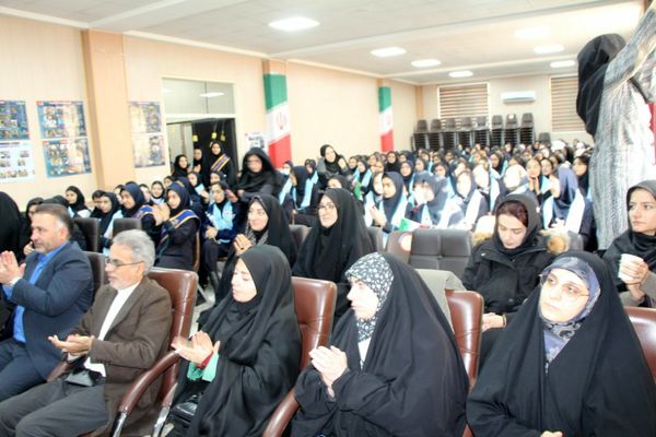 آغاز رسمی جشن‌های دهه فجر در مدارس ناحیه ۴ تبریز