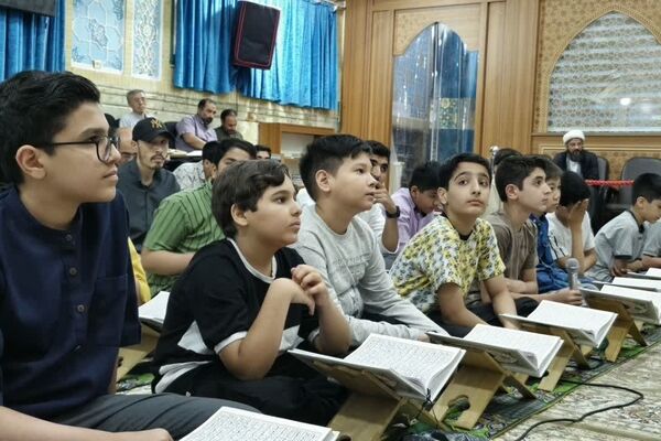 برپایی محفل قرآنی «به یاد علمدار» در بقعه علی بن بابویه قمی
