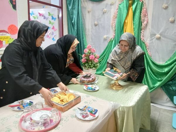 بزرگداشت روز مادر در دبستان ۲۲ بهمن آباده