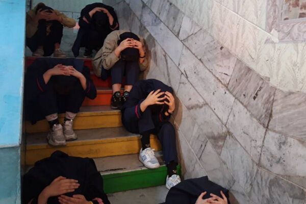 تمرین ایمنی و مقابله با بحران زلزله در مدرسه هدی۱