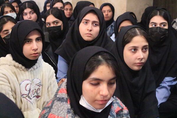 آوای غریب مهتاب؛ مرثیه‌ای برای بضعه الرسول در دبیرستان‌ولایت بهارستان‌دو