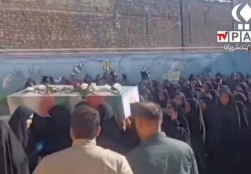 مراسم تشییع پیکر شهید گمنام در مدرسه هانیه ومهدیه روستای صرم