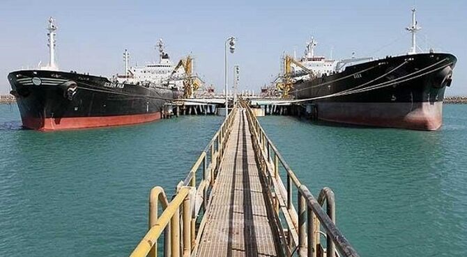 صادرات نفت از خارک در حال انجام است