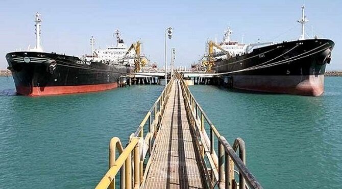 صادرات نفت از خارک در حال انجام است